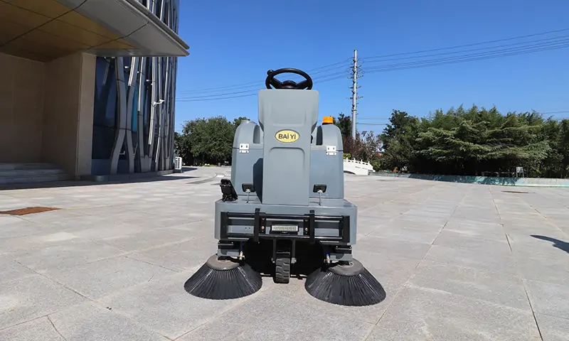 智能清掃新時代——純電動三輪駕駛式清掃車全面提升環(huán)衛效率